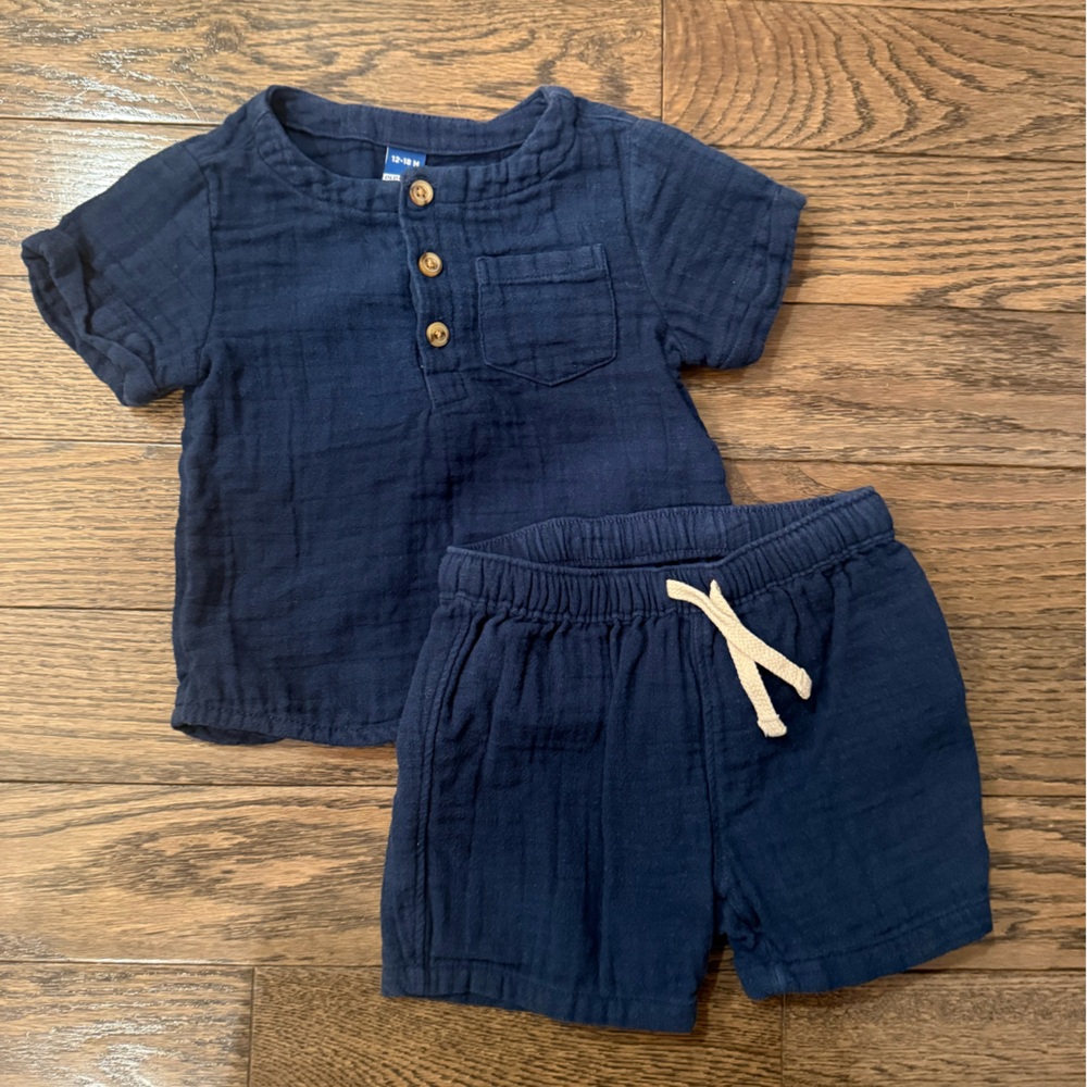 Old Navy Boys Shorts and Shirt Set 12-18 Months